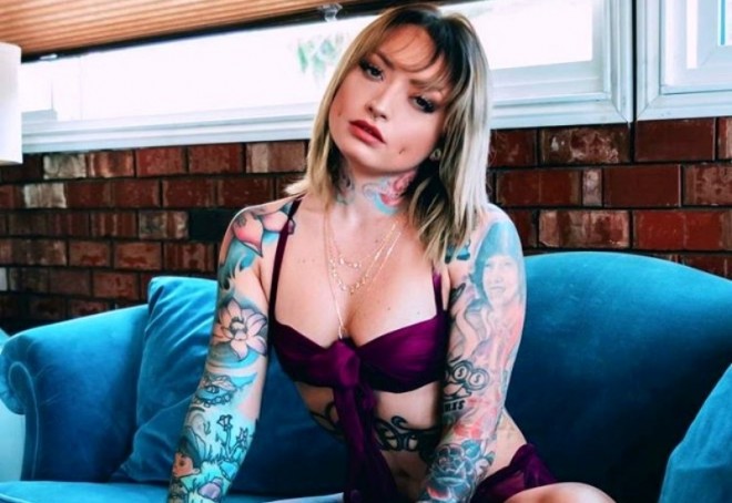 Model pul qazanmağın asan yolunu tapdı - foto