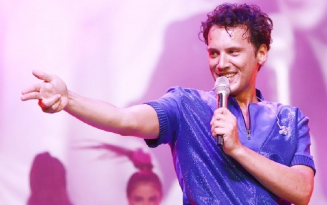 Müğnnini şirkət məhkəməyə verdi