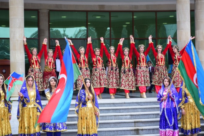 Respublika Folklor Festivalına seçim davam edir