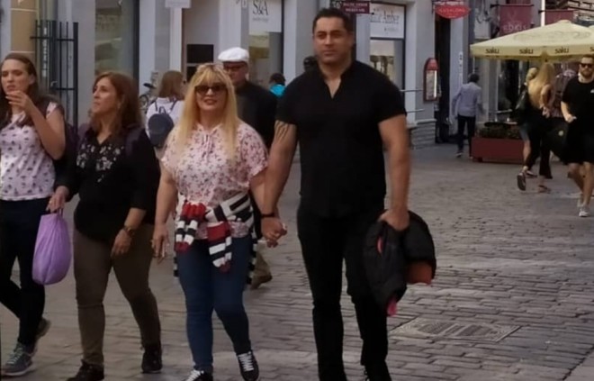 &nbsp;Nüşabə Ələsgərli qoşa gəzir dünyanı - foto