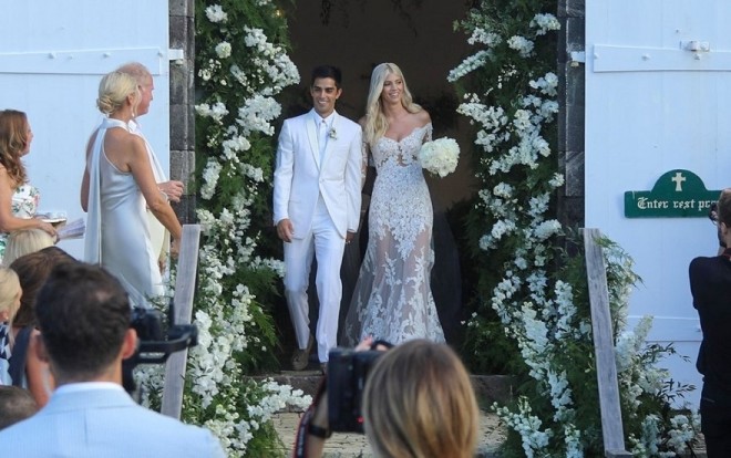 Model adada üç gün üç gecə toy etdi - foto