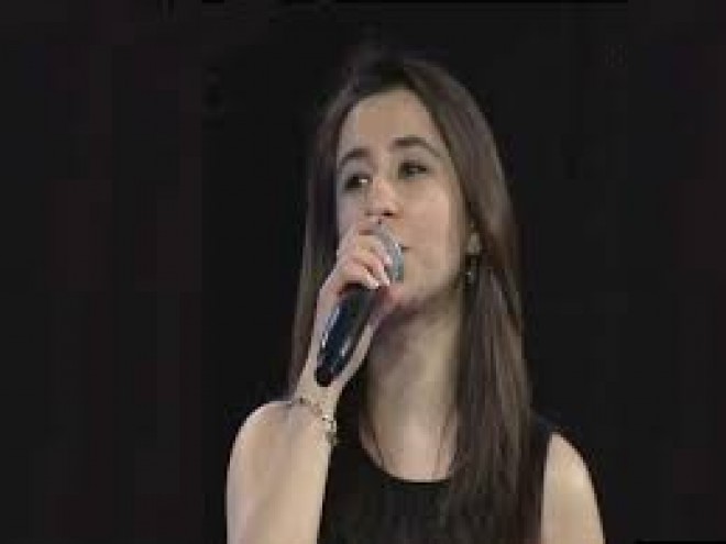 Günay "Saçlarını yol getir"i oxudu - video