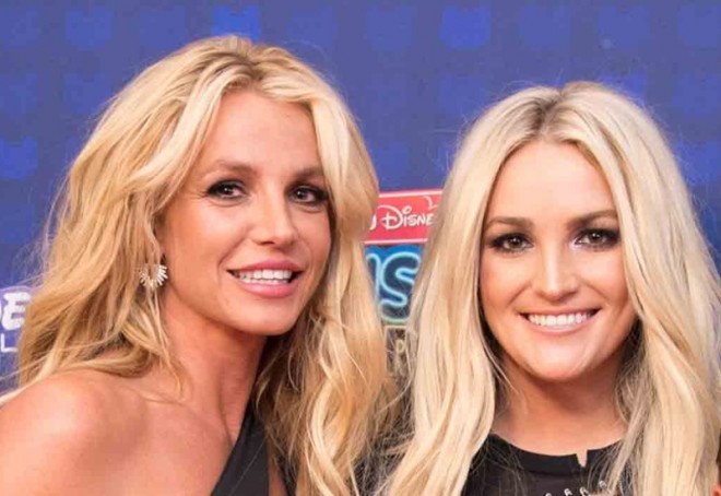 Müğənninin anası qətldə günahlandırılır