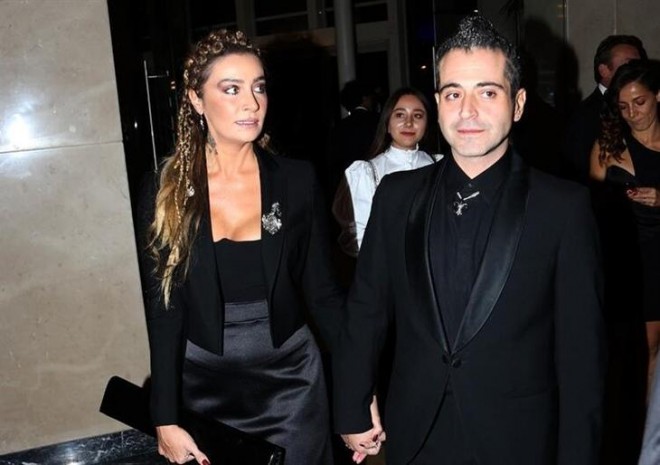 Müğənni sevgilisi ilə əl-ələ gəzdi