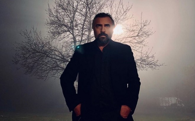 Türkiyəli aktyor Bakıda izdihamla üzləşdi - foto+video