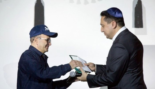 Azərbaycanlı rejissor “İlin adamı” mükafatını aldı - foto