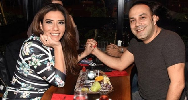 Müğənni ata görə boşandı