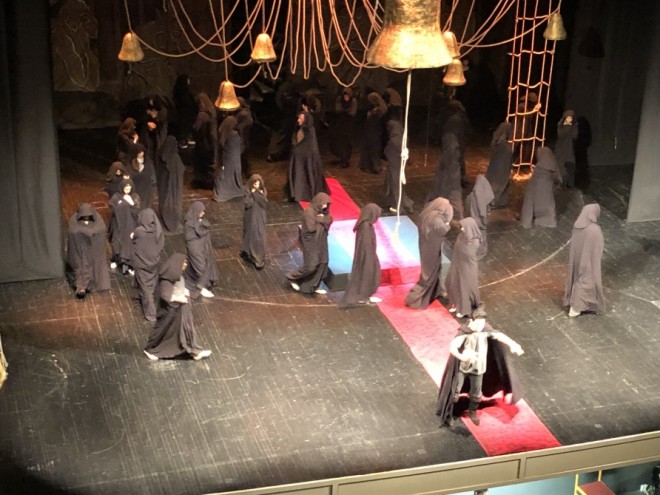 “Paris Notr-Dama ithaf” tamaşası göstərildi