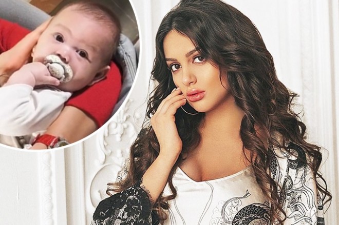 Model kraldan doğulan oğlunu göstərdi - foto