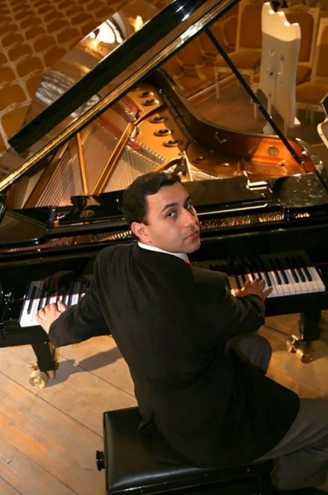 Murad Hüseynov Fransada&nbsp;ifa edir