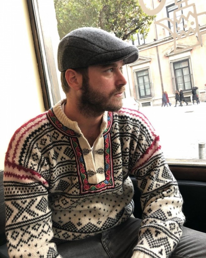 Aktyorun&nbsp;kepkalı fotosu bəyənildi