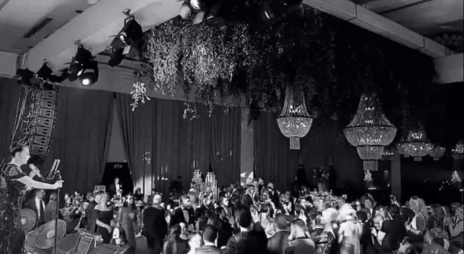 &nbsp;Ebru Gündeş toyda&nbsp;Azərbaycan mahnısı oxudu - video