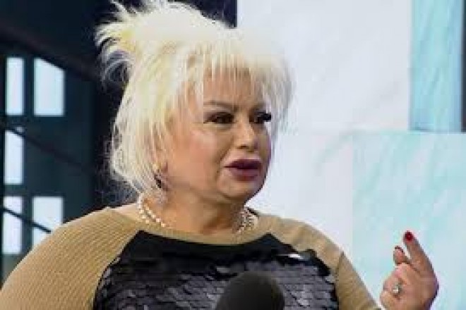 &nbsp;Əməkdar artist 5&nbsp;manatlıq kofta geyinir
&nbsp;