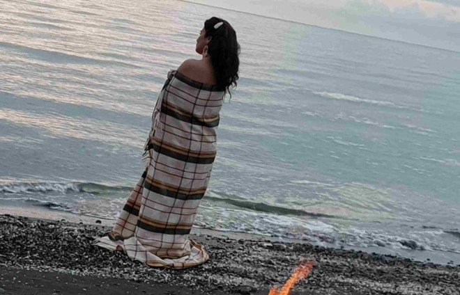 Elnarənin "Məhəbbət başlar" klipi - video