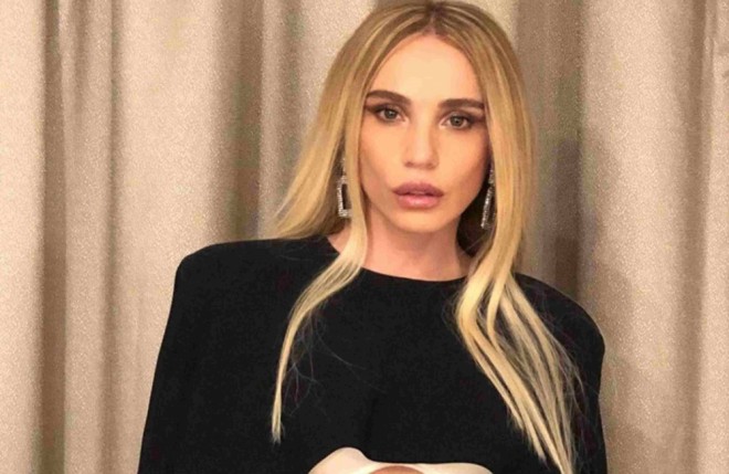 Müğənni İngiltərəyə&nbsp;köçdü