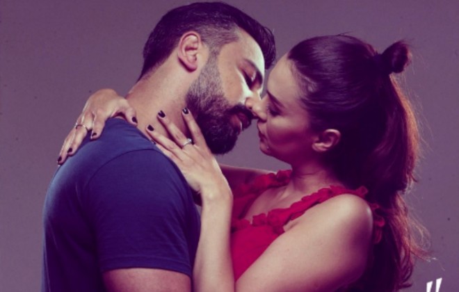 Oksana tərəf müqabili ilə öpüşdü