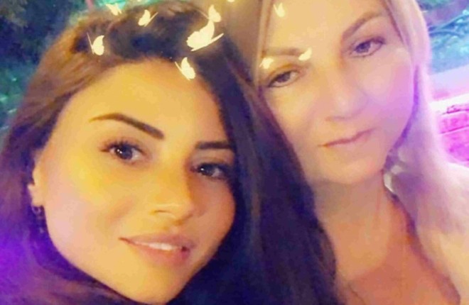 Aysel anası ilə fotosunu paylaşdı