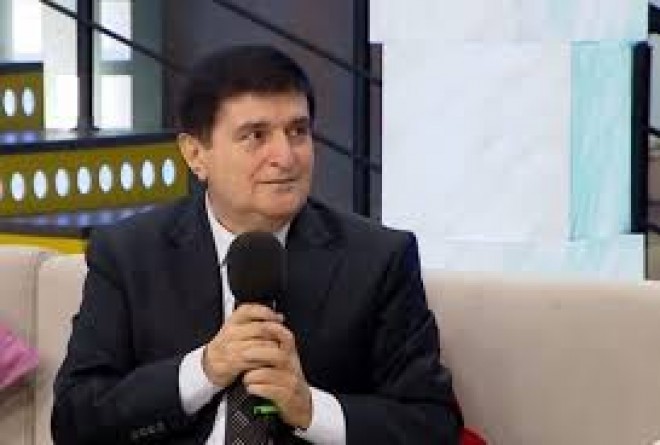 Əməkdar artist yeni ev tikdirir