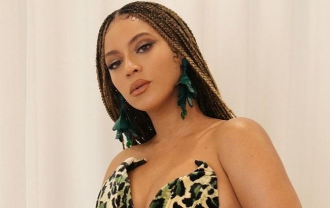 Beyons anası ilə Hollivudda bara getdi - foto