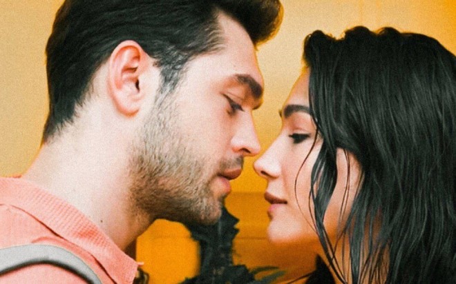 Aktyorlar eşq yaşayırlar