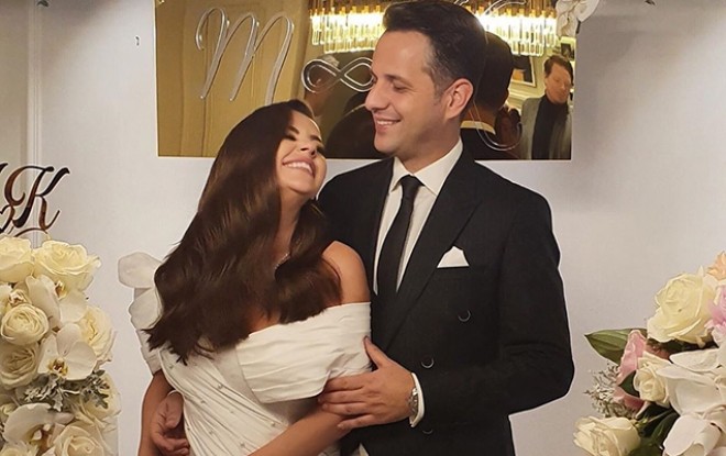 Türkiyəli müğənni nişanlandı - foto