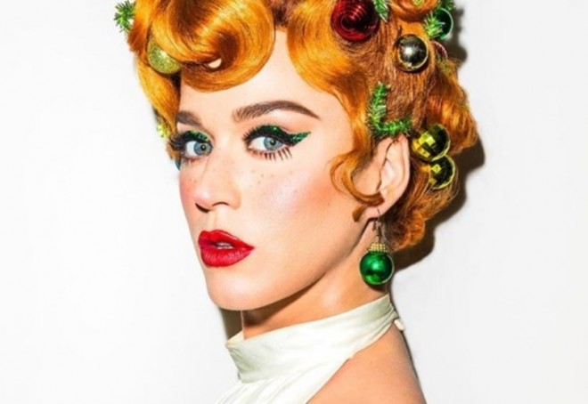 Keti Perri özünü şam ağacına bənzətdi - foto