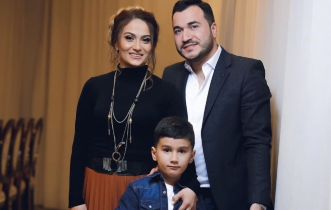 Elvin ailəsi ilə fotosessiya etdirdi