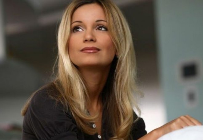 Müğənni&nbsp;çılpaq halda poz verdi - foto