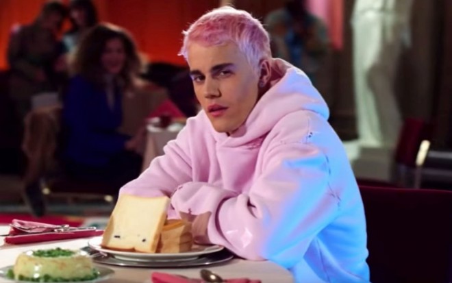 Castin Biber səhnəyə qayıtdı - video