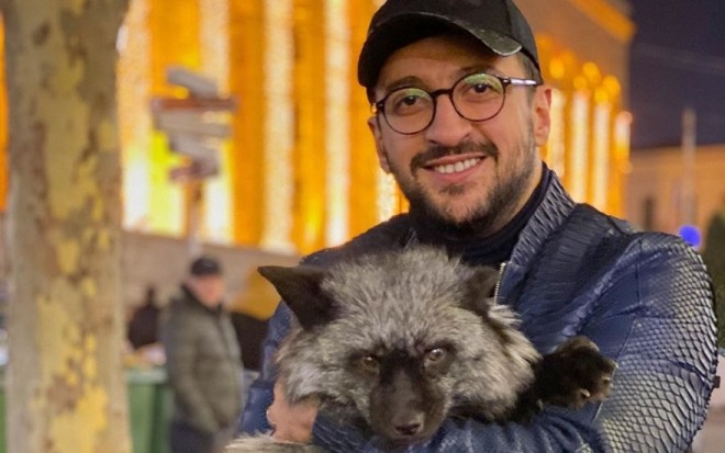 Abbas Bağırov&nbsp;tülkü ilə&nbsp;şəkil çəkdirdi