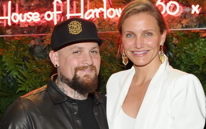 Aktrisanın övladını surroqat ana dünyaya gətirib