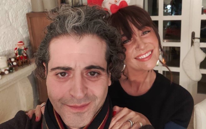 Müğənni toyu olmadan hamilə qaldı