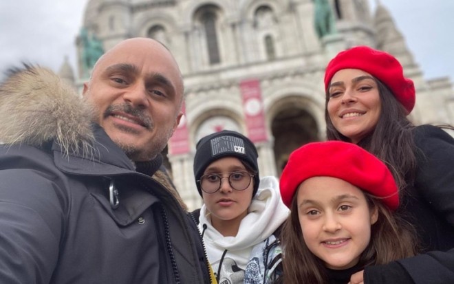 Xalq artisti ailəsi ilə Parisə getdi - foto