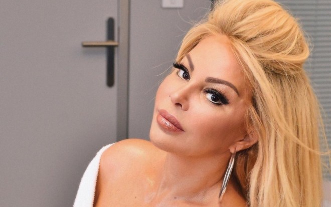 Aygün Kazımova Şəkidə tütək çaldı - video