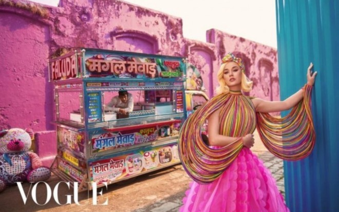 Müğənni Mumbay küçələrində gəzdi - foto