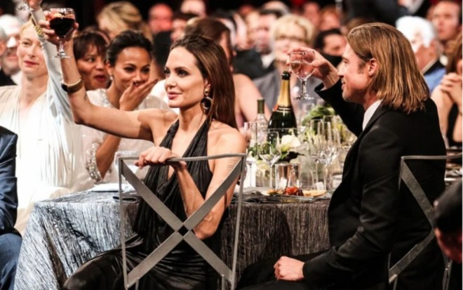 Ancelina Coli çəhrayı şampan buraxacaq