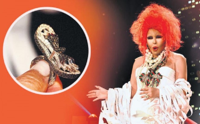 Azərbaycanlı fanat Bülənt Ərsoya 100 min dollarlıq üzük verdi