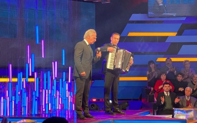 Abbas səhnəyə Mirzə Babayevin obrazında çıxdı - video