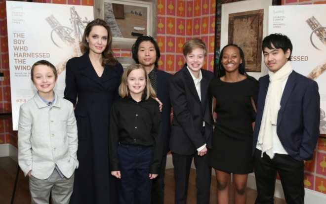 Ancelina Coli övladlığa yenə uşaq götürür