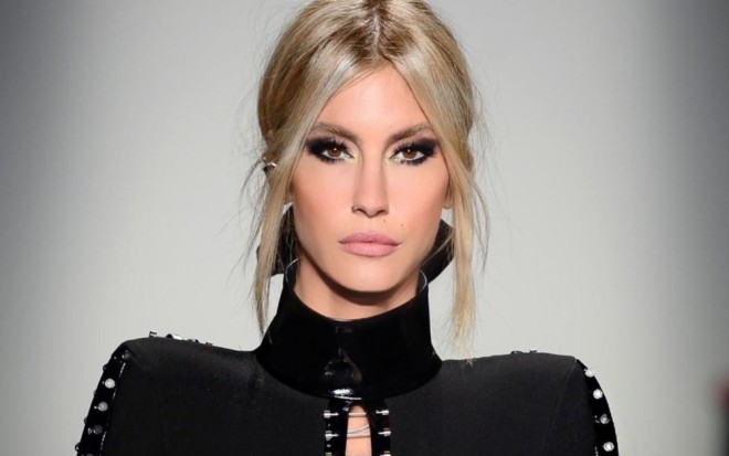 Çağla Şikel Moda Həftəsində - foto