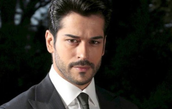 Burak Özçivit özünə yeni maşın aldı