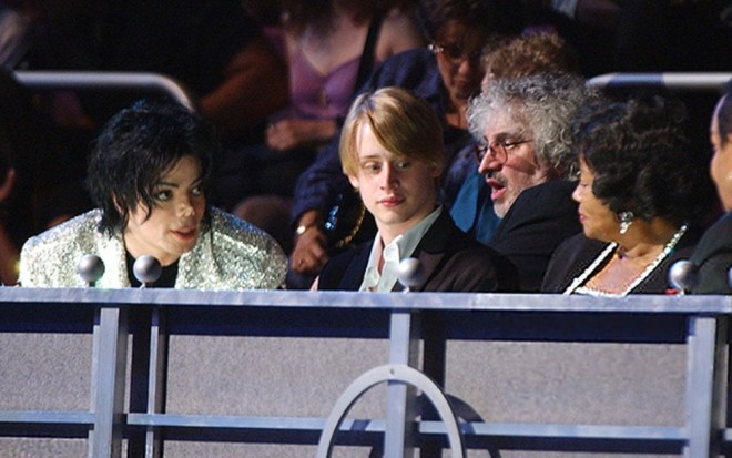 Maykl Ceksonun zorakılıq edib?