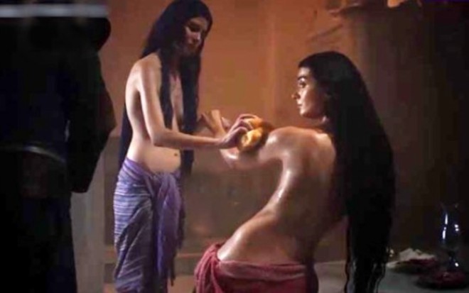 Aktrisanın hamam səhnəsi maraq doğurdu - video