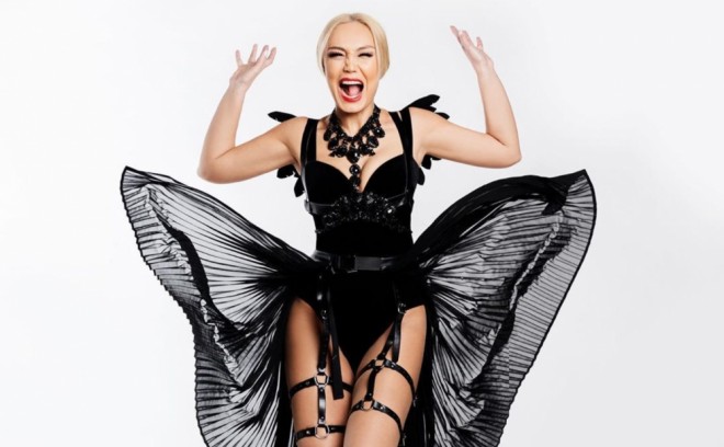 Nura Suri toy qiymətində endirim edir