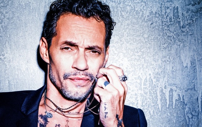 Müğənni&nbsp;əsərlərin hamısını aldı - foto