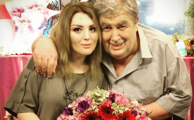 "Atamın müalicəsi davam edir" - müğənni