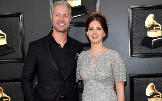 Müğənni sevgilisindən ayrıldı