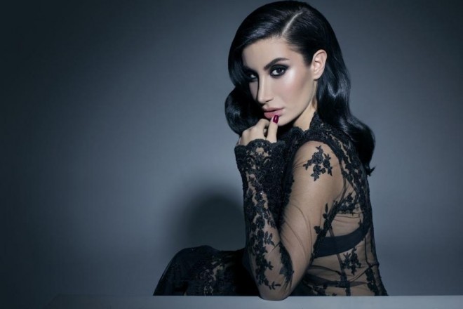 İrem saçlarını sarı rəngə boyadı - foto