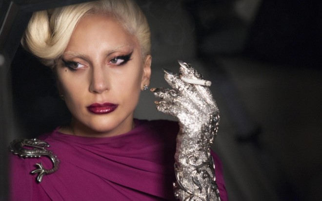 Ledi Qaqa siqareti tərgidib