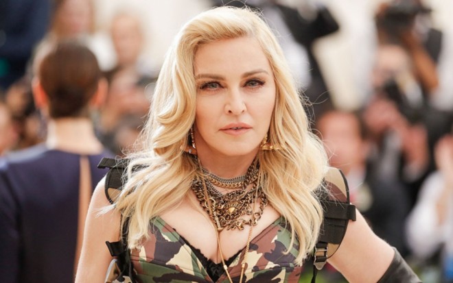 Madonnanın 3 yaxını virusdan öldü